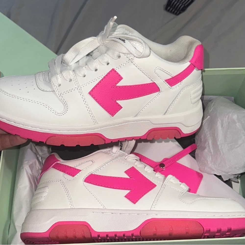 Off-White Women's Sneakers in White and Pink
